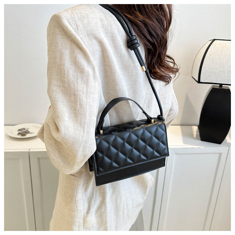 2023 new fashion simple small fragrant wind women's bag net red niche women's bag rhombus single shoulder diagonal bag design sense_voghion.com