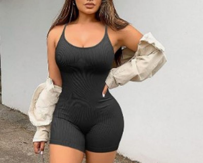 Pantaloncini sexy a coste per yoga, snellenti e sollevanti i glutei, in maglia senza cuciture, in un unico pezzo_voghion.com