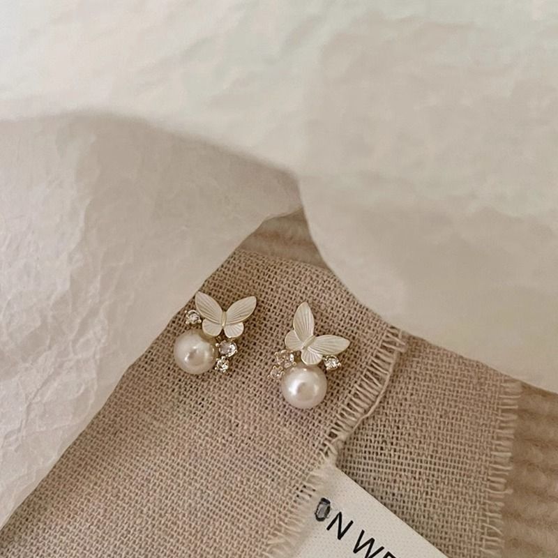 Niche Design Pearl Butterfly Stud Earrings New Popular Small Exquisite Student Earrings Women_voghion.com