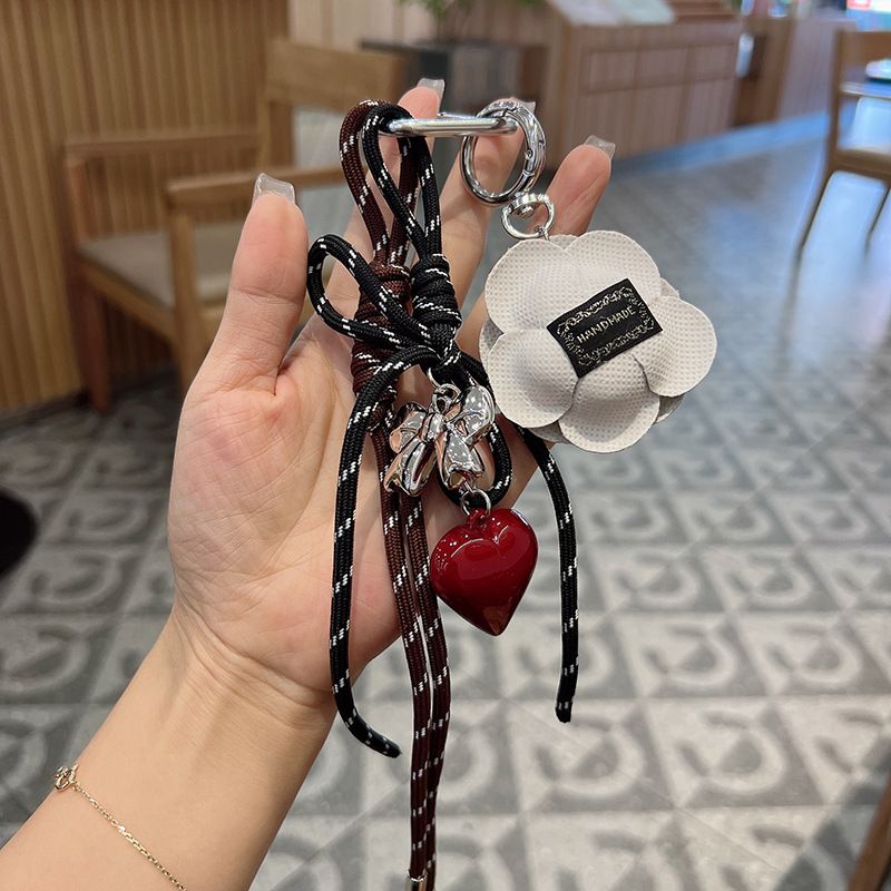 Mode Kreative Koreanische Stil Kamelie Hand-woven Seil Herz Dekorative Auto Schlüsselbund Tasche Anhänger_voghion.com