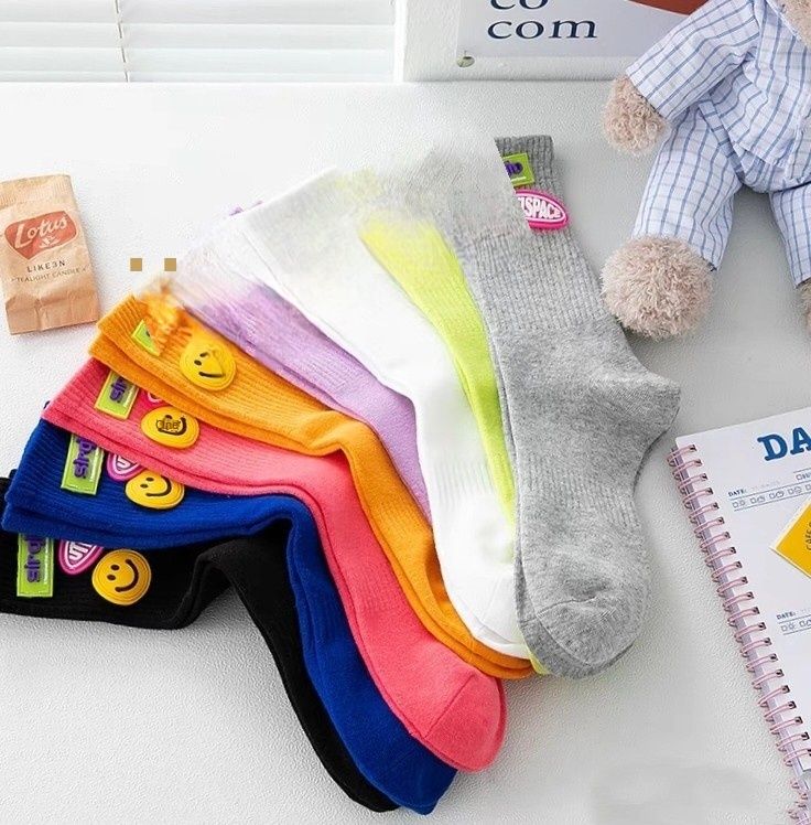 Bonas Jongen a Meedercher Fréijoer an Hierscht Wanter Kotteng Mëttkalb Kanner Puppelchessocken Schüler Mëttel a grouss Kannersocken Grousshandel_voghion.com
