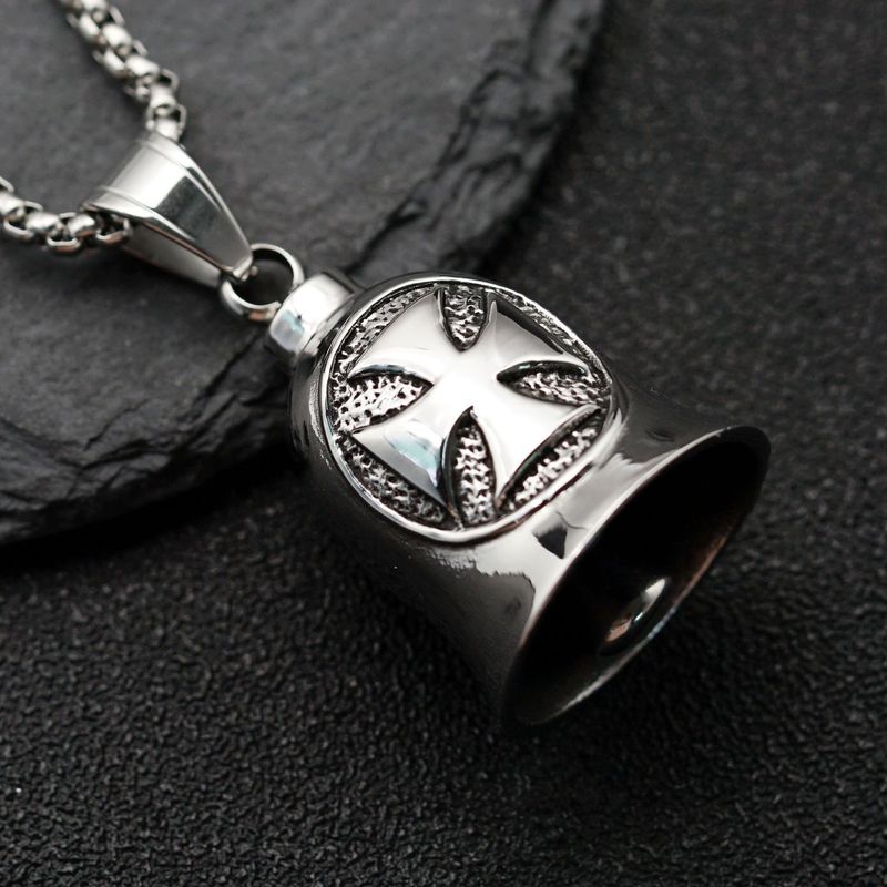 Collier pendentif cloche en acier inoxydable avec logo croix dominante de style moto_voghion.com