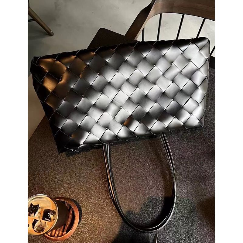 Borsa a tracolla minimalista grande in vera pelle di nicchia 2025, nuova, di alta qualità, realizzata a mano in pelle di vacchetta intrecciata nera, per donna_voghion.com