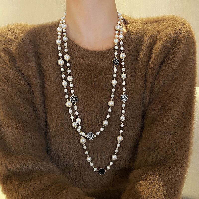 Colier lung cu perle Camellia alb-negru, lanț de pulover simplu și ușor la modă, temperament și_voghion.com