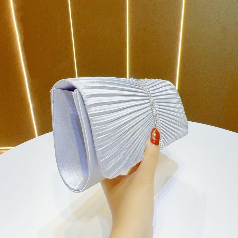 Nuova borsa da sera plissettata in raso per banchetti, di alta qualità, modello 2025, con tracolla e strass, da donna_voghion.com