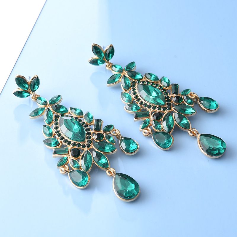 Orecchini di tendenza esagerati per le donne con diamanti, gioielli pendenti di alta moda retrò, orecchini, corona_voghion.com