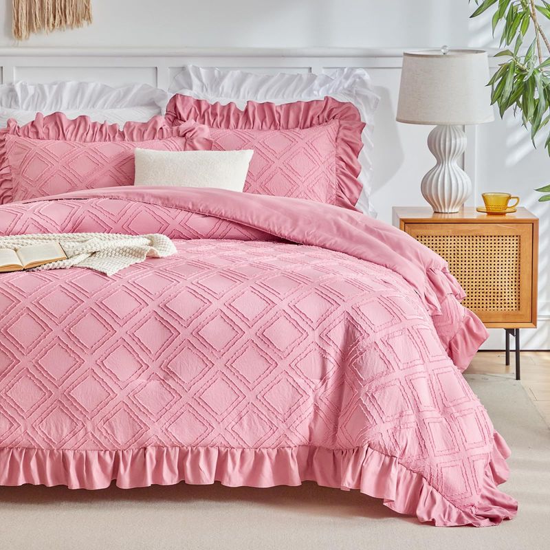 Pink Diamond Tufted Cut-Out Quilt Set With Ruffled Edge - Polyester Comforter_voghion.com