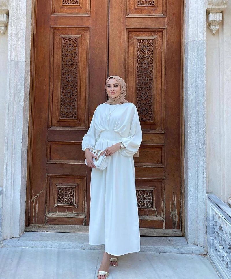 Abbigliamento donna Medio Oriente Turchia Dubai Abito tinta unita con maniche a palloncino Lr728_voghion.com