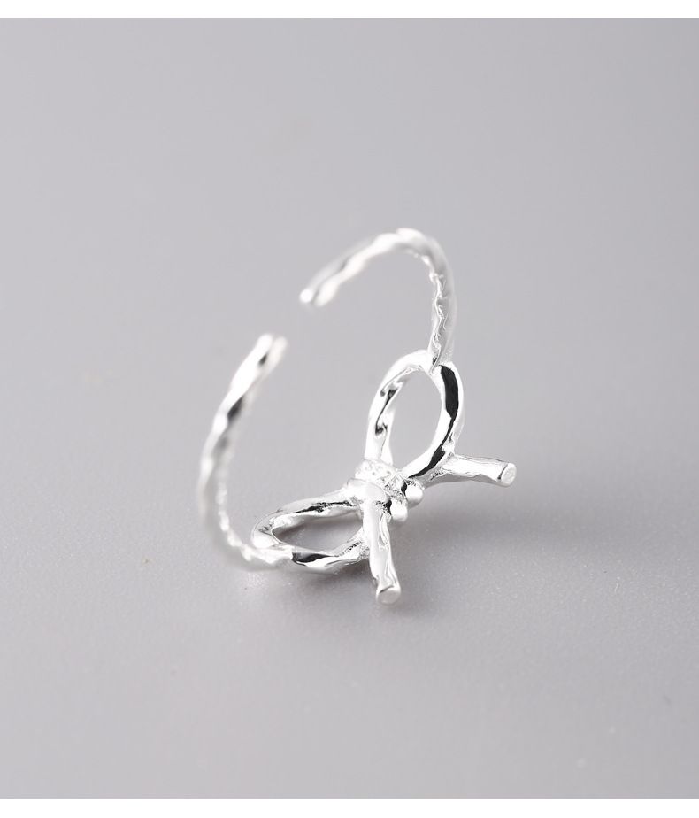 Ring i sterlingsilver med oregelbunden rosett, enkel och söt temperament, liten personlighet, öppen svansring 0460G_voghion.com