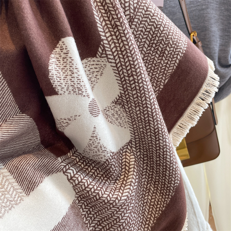 2024 Autumn/Winter New Square Art Style Cashmere Scarf Women's Warm Air Conditioning Room West Blanket Shawl_voghion.com