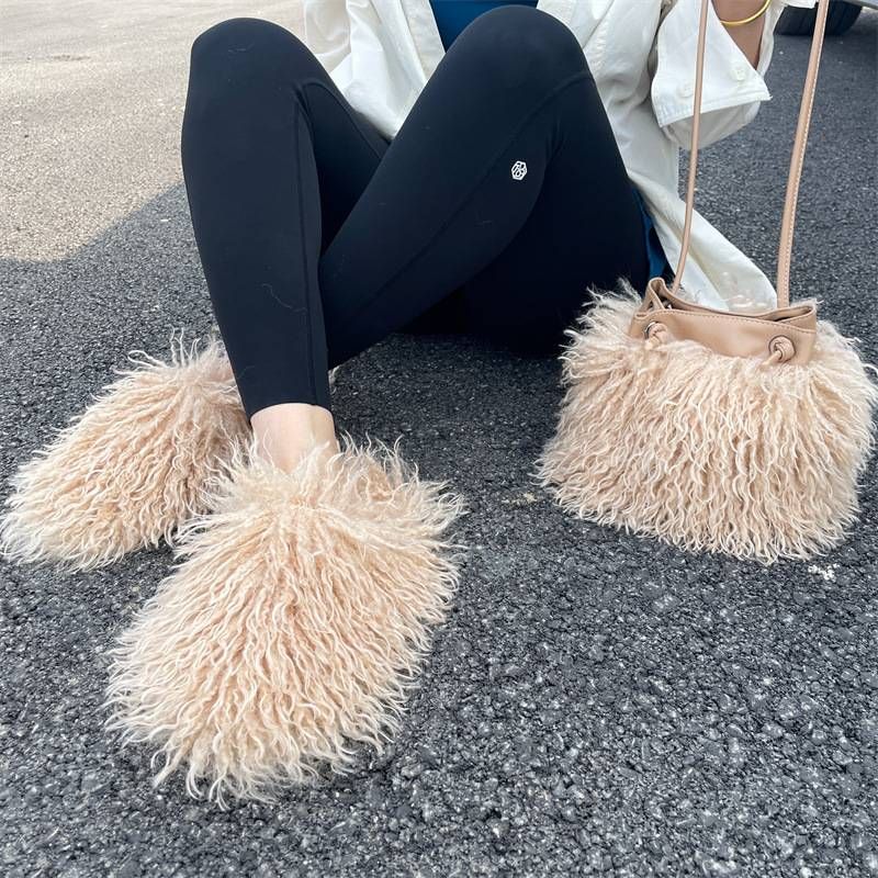 Ensemble de chaussures pour femme : pantoufles et sac fourre-tout en fausse peau de mouton – Chaussures moelleuses avec sac assorti (confortables et mignonnes)_voghion.com