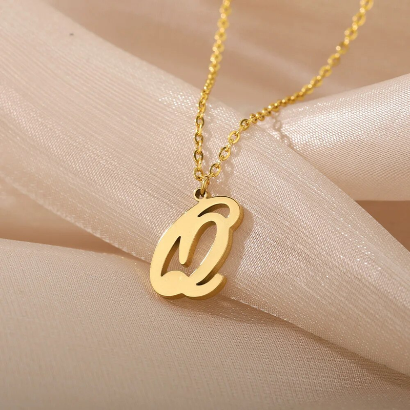 2025 Nieuwe aankomsten Dainty Letter kettingen voor vrouwen Goudkleurige minimalistische roestvrijstalen initial ketting Femme bruiloft sieraden cadeau_voghion.com