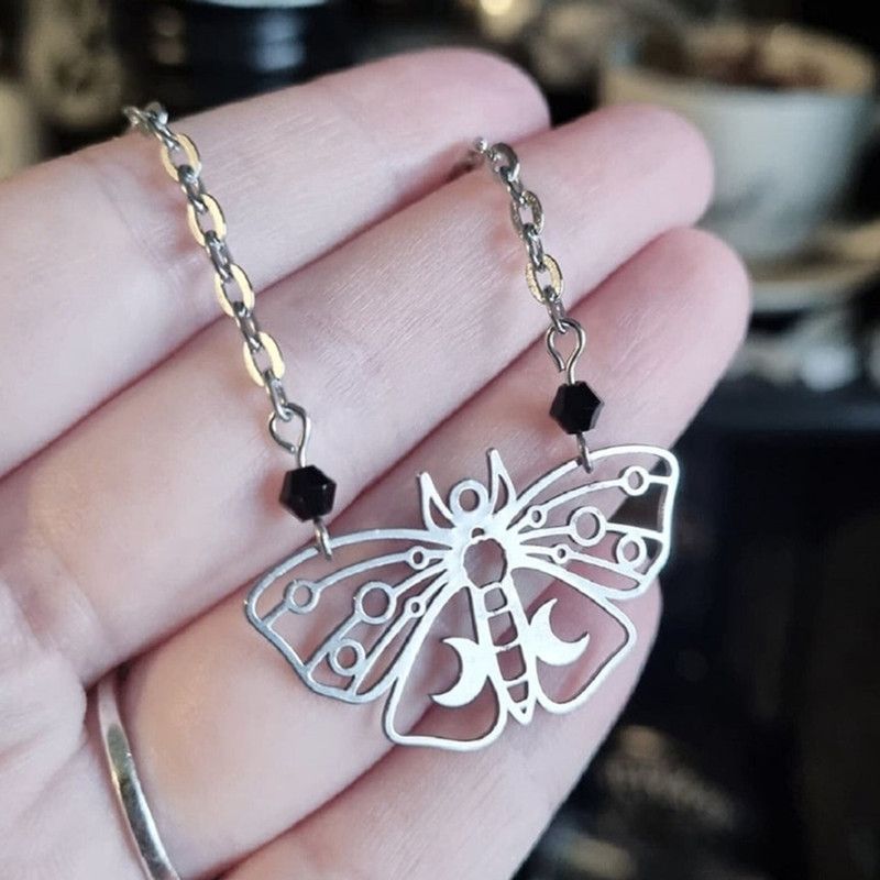 Collana unisex con ciondolo a farfalla con motivo lunare in argento vintage gotico_voghion.com