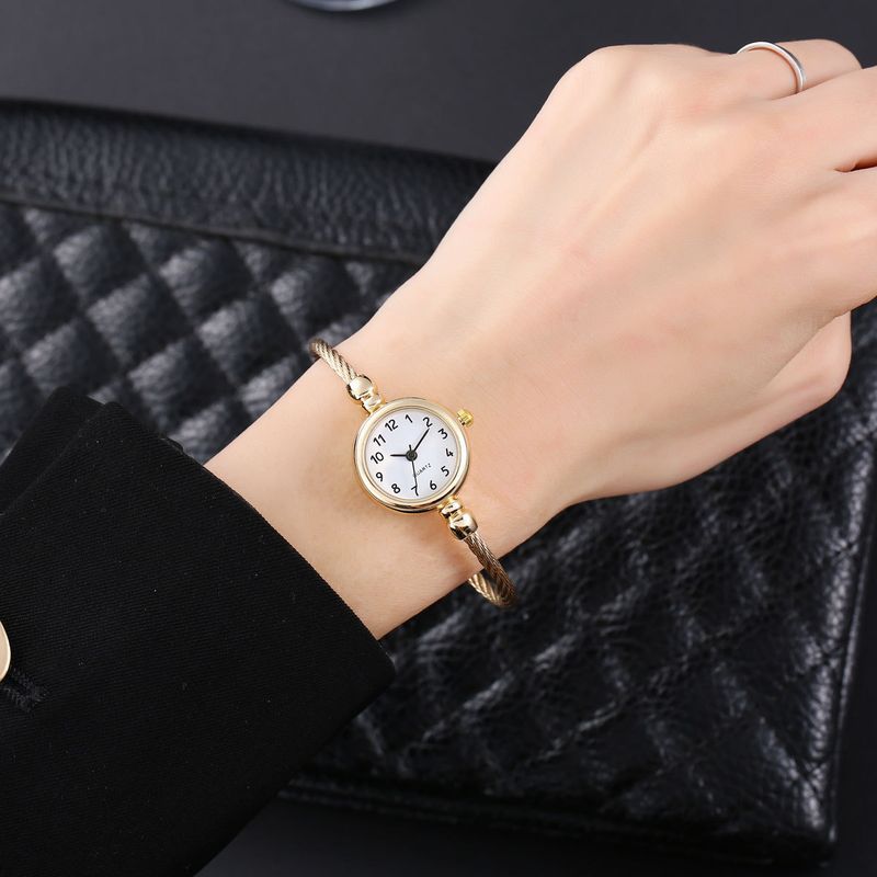 Damenuhren Offene goldene Armbanduhr Kleines Zifferblatt Stahldraht Kleine Zarte Kleine Frische Uhr Goldene Damenuhr_voghion.com