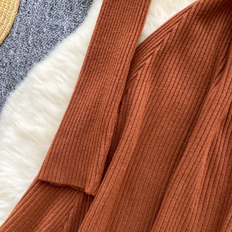 Vêtements pour femmes Robe tricotée de couleur unie de luxe haut de gamme légère française pour femmes automne et hiver conception de taille à col en V jupe longue de tempérament de niche_voghion.com