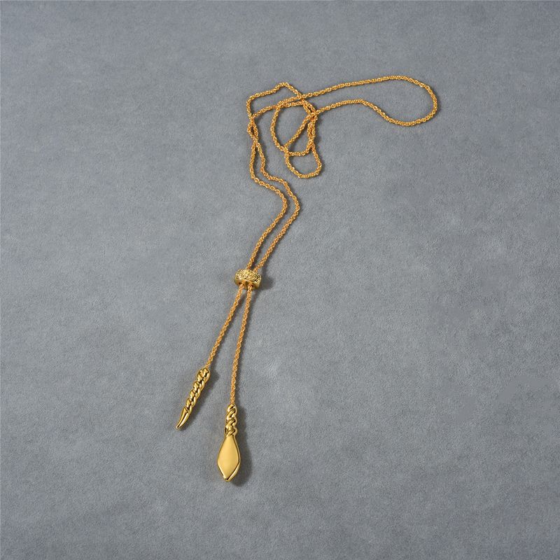 Collana con pendente a forma di testa di serpente a spirale lunga in oro alla moda per donna - Pezzo distintivo regolabile per outfit eleganti. Catena per maglione per donna_voghion.com