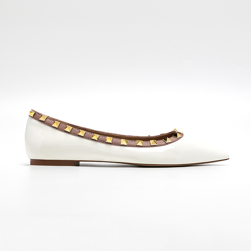 Scarpe singole a punta nuda per donna nella primavera 2024, in pelle verniciata dal taglio basso, versatili, con suola morbida e fondo piatto_voghion.com