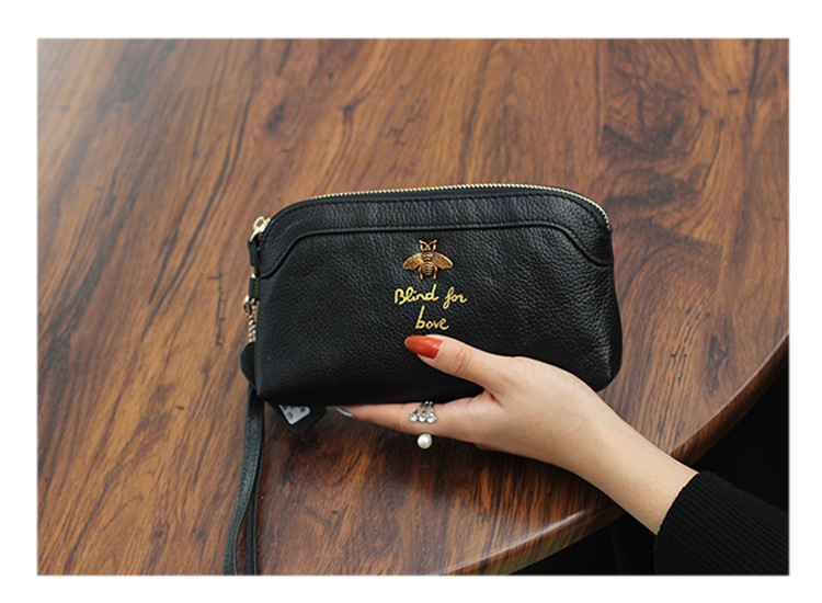 2023 Pochette in pelle con hardware squisito ape europea e americana Pochette da donna casual a grande capacità Portafoglio a mano_voghion.com