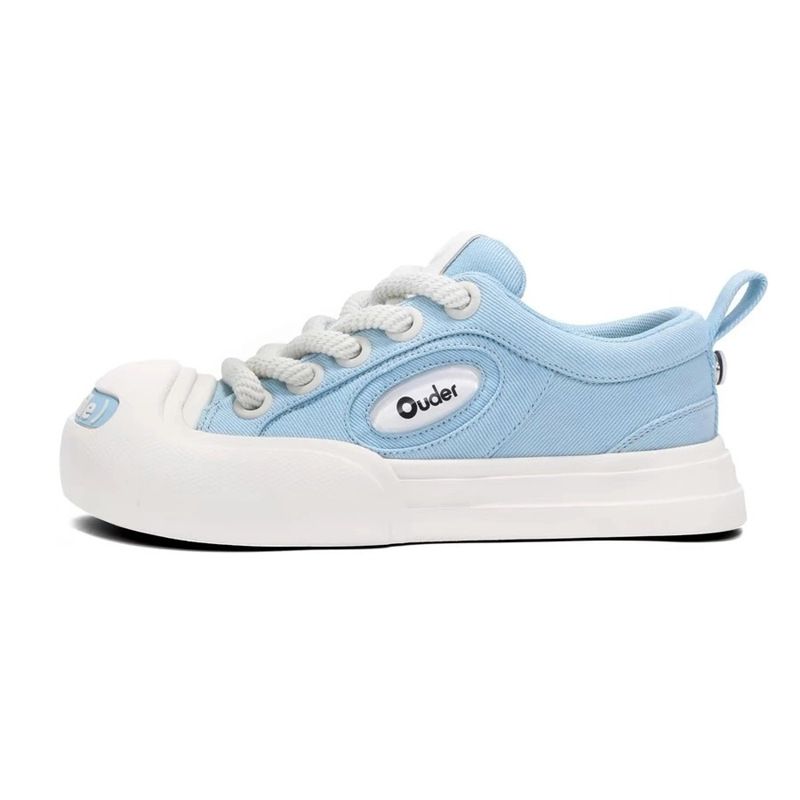 Bambina Brutta Sorridente Cervo Bianco Alluce Esterno Scarpe di Tela Carine Suola Spessa Coppia Sorriso Aperto Stesso Stile_voghion.com