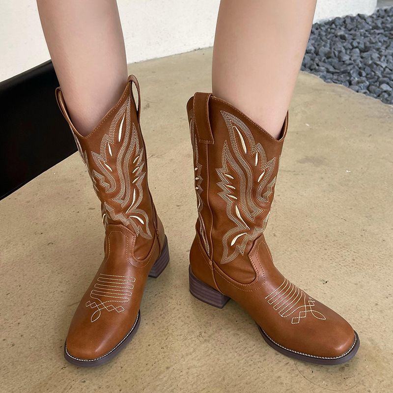 He Sui Style Chunky Heel Versatile Western Cowboy V Mouth Embroidered Pull-On Riding Mid-Calf Square Toe Horse Boots_voghion.com