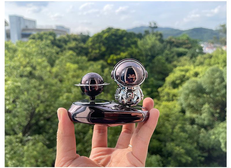 Solar Perfume Aromatherapy Accessories Creative Astronaut Car Center Console High-end Jewelry Men_voghion.com