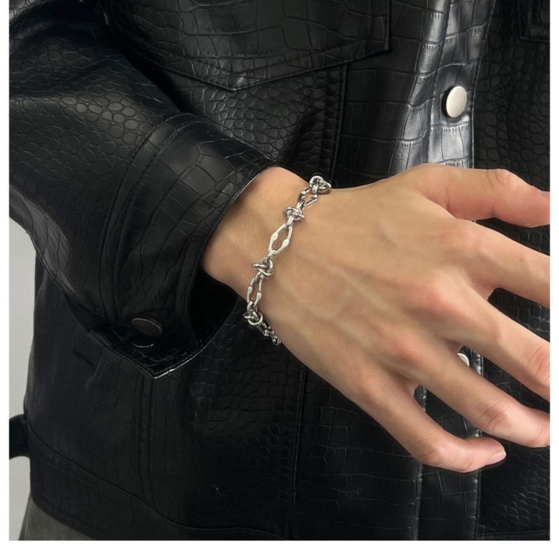 Bracciale in acciaio al titanio resistente alla luce per uomo, semplice e versatile, bracciale cubano annodato a nicchie, hip-hop di alta gamma_voghion.com