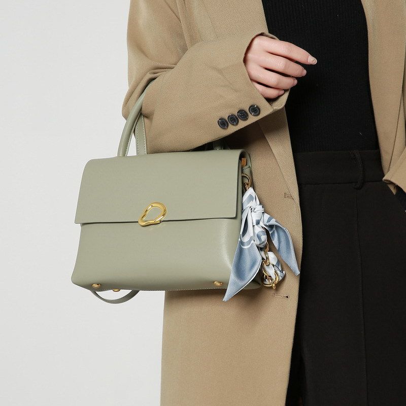 for Women Niche Design 2023 Autumn New High-Quality Texture Handbag Women's Shoulder Crossbody Commuter Bag_voghion.com