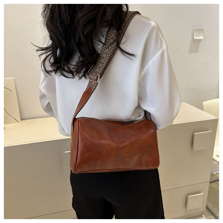 Borsa piccola retrò per donna 2024 Nuova borsa a tracolla singola con tracolla larga alla moda e casual per borsa a tracolla per ragazze_voghion.com