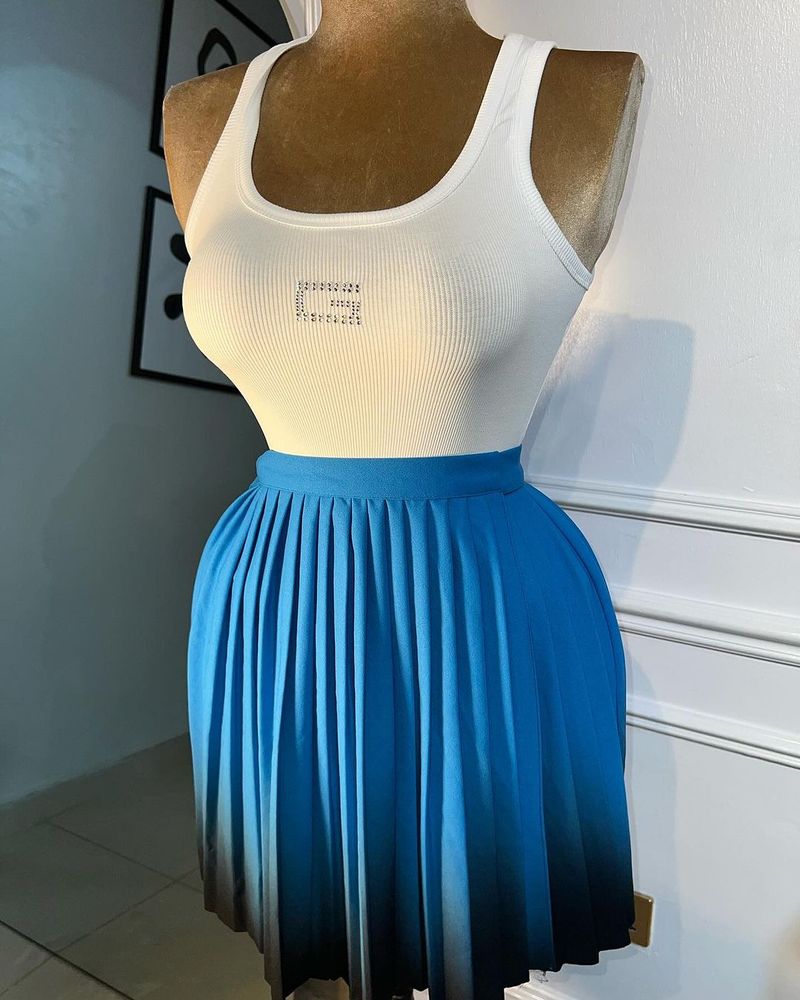 Gonna corta a pieghe a pieghe con gonna a trapezio in pizzo sottile a vita alta estate 2024 da donna_voghion.com