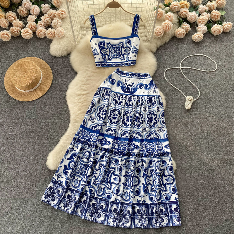 Completo due pezzi da donna in porcellana blu e bianca ZANYNN Summer Runway, con top corto e gonna lunga da spiaggia con stampa floreale_voghion.com