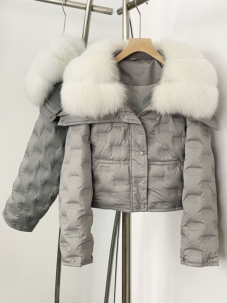 Stylische kurze Daunenjacke für Damen mit luxuriösem Fuchspelzkragen, geometrischem Musterdesign, 90 % weißen Entendaunen, warmer Wintermantel_voghion.com
