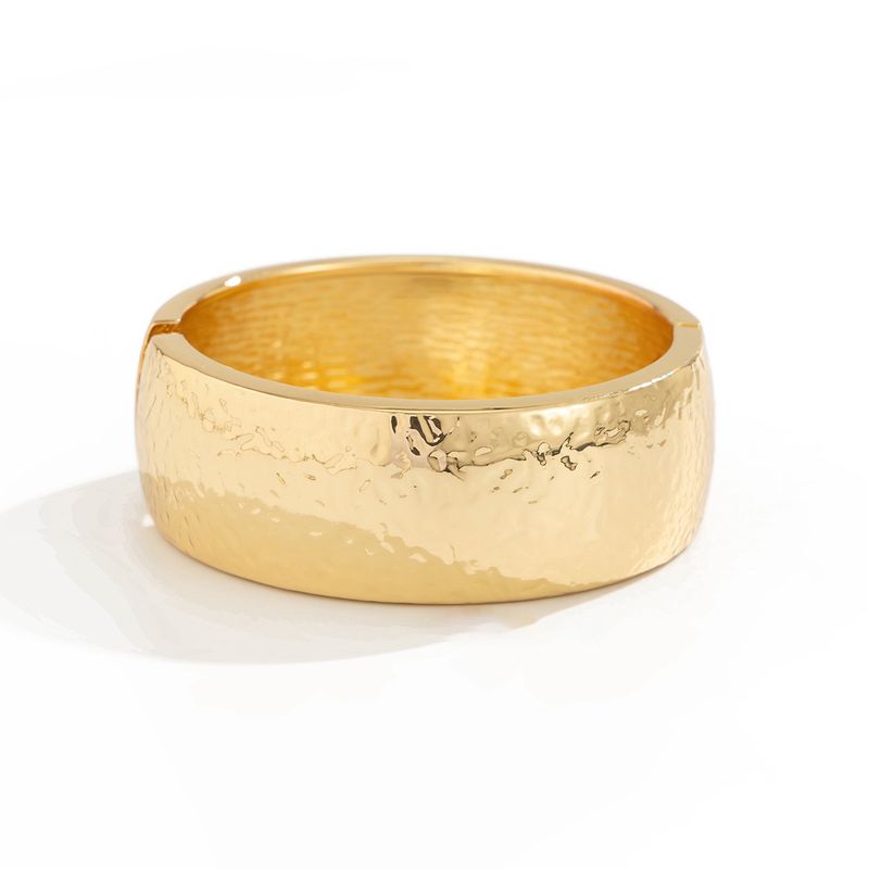 Nueva pulsera irregular de moda con textura martillada ancha y exagerada_voghion.com