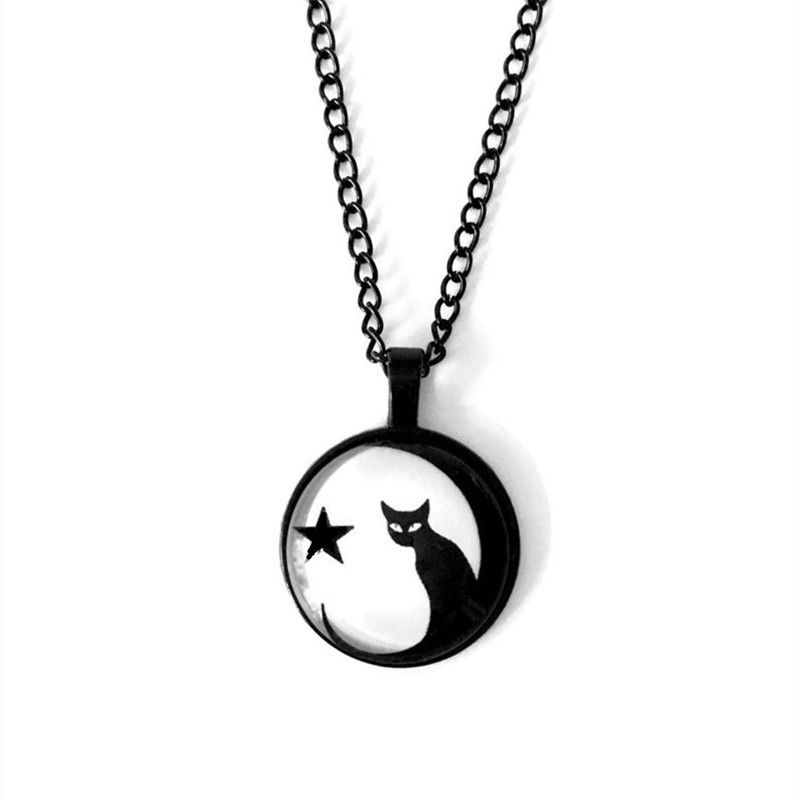 Collier gothique chat noir avec pleine lune et étoiles_voghion.com