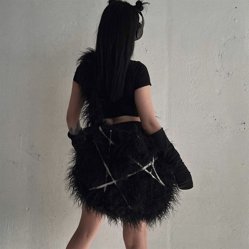 Set di borsa tote in pelliccia sintetica e stivali da neve in stile punk Y2K alla moda - Completo invernale comodo per donna, streetwear retrò, stivali slip-on con tacco basso_voghion.com