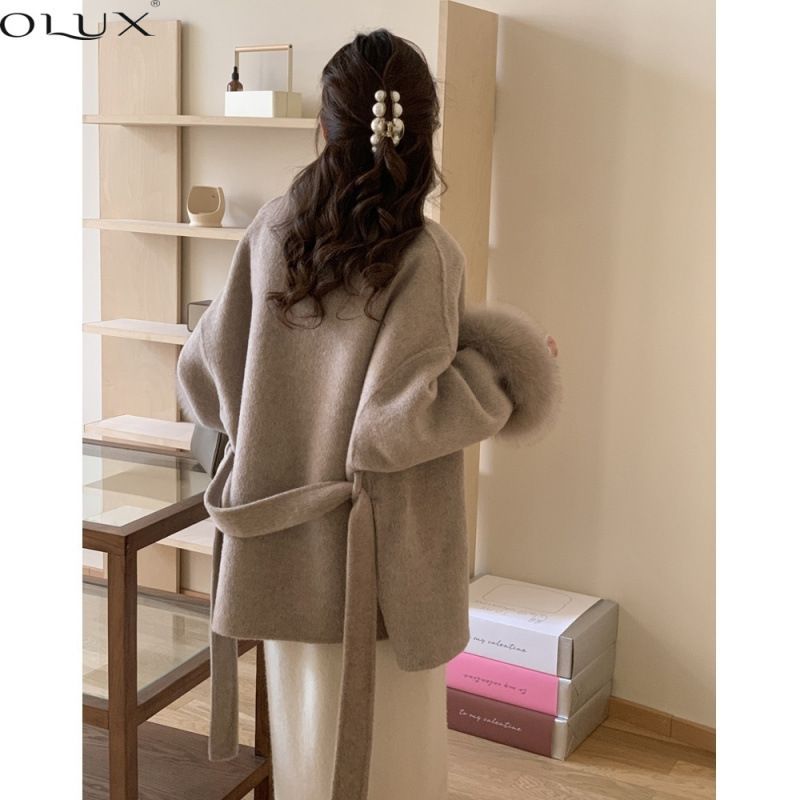 Eleganter Tweedmantel mit Gürtel, 3D-Stickerei und Ärmeln aus Kunstpelz – Übergroßer Longline-Blazer für Damen (Grau, Beige) – Oberbekleidung im Boho-Chic-Stil_voghion.com