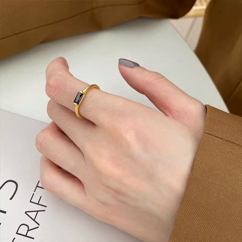 Light Luxury Celi Style Pure Silver Gold-Plated Diagonal Black Square High-End Simple Fashionable Versatile Ring R63_voghion.com