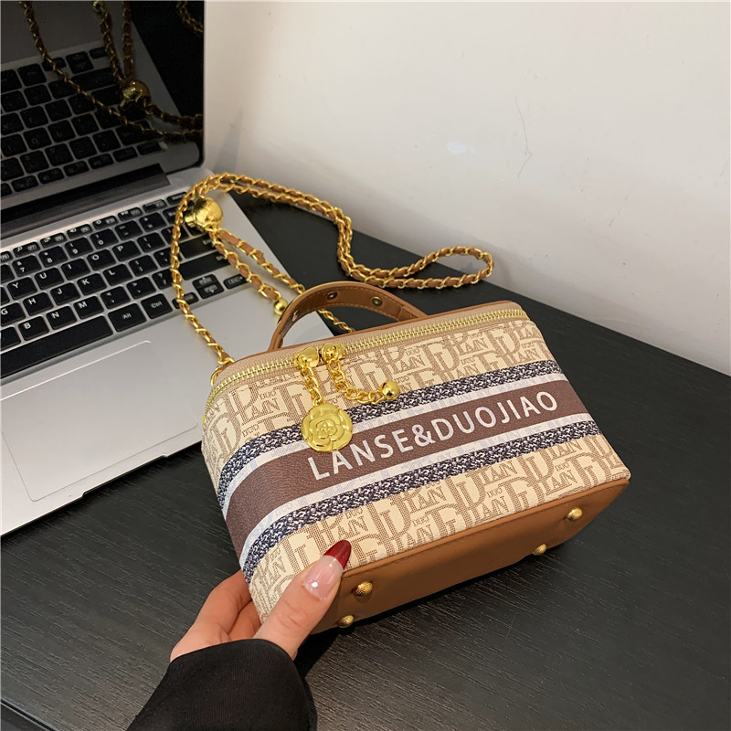 Hochwertige und Nischen-Designer-Box mit Aufdruck für Damen 2024 Neue Pendlertasche mit einer Schulter und kleiner quadratischer Umhängetasche_voghion.com