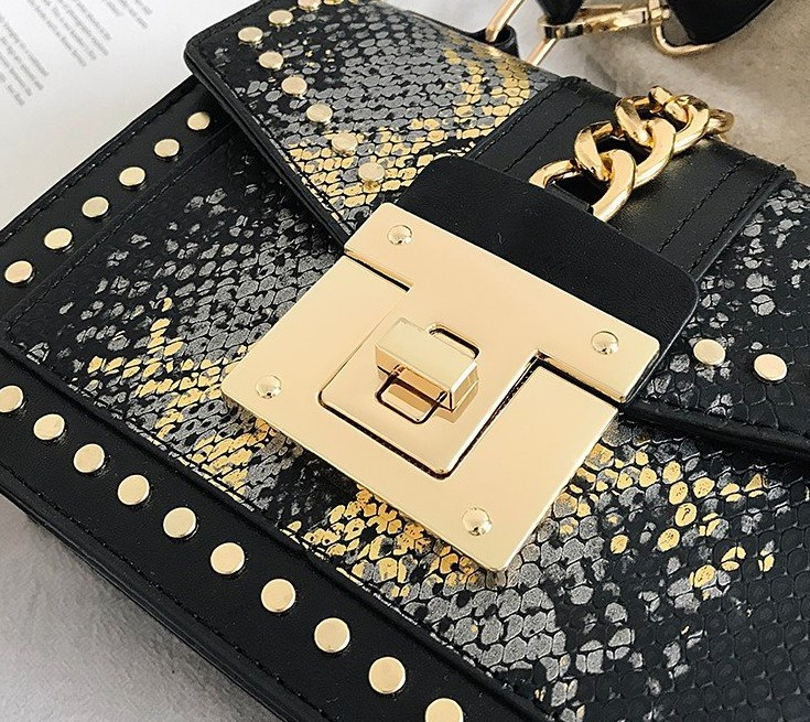 2023 neue europäische und amerikanische Retro-Handtasche mit personalisiertem Schlangenmuster, Umhängetasche, trendige kleine quadratische Tasche_voghion.com