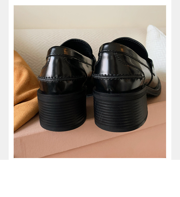 Vielseitige Slipper aus Rindsleder mit rundem Kopf, kleiner Goldmünze und dickem Absatz sowie dicker Sohle_voghion.com