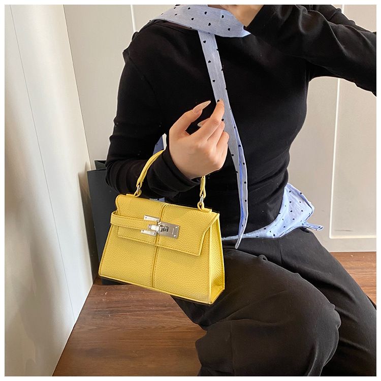 2025 neue einfache Retro-Damentasche Mode lässig Handheld Crossbody kleine quadratische Tasche Pendlertasche_voghion.com