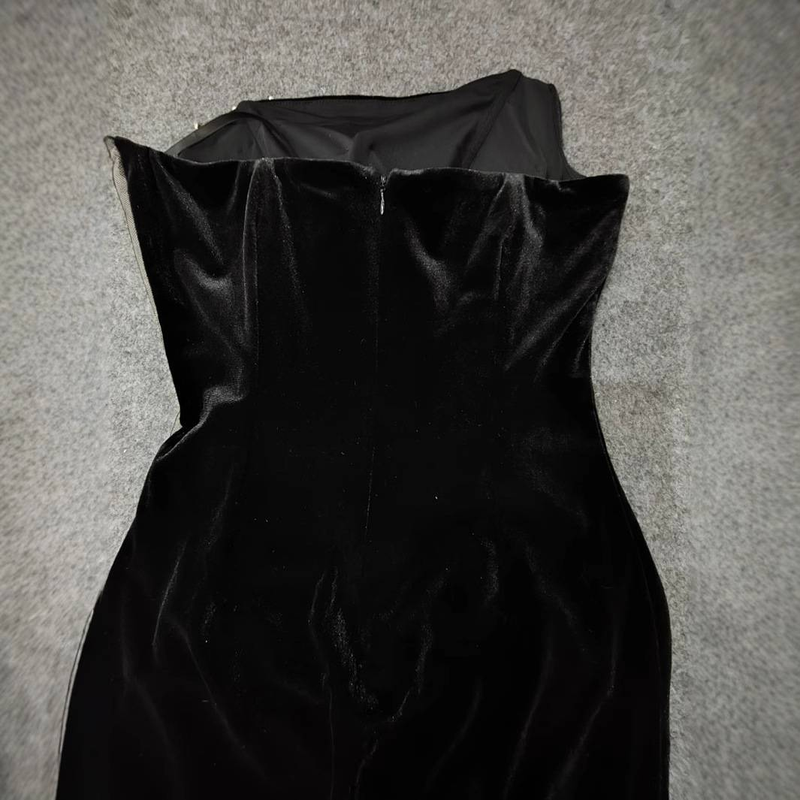 Elegante abito da sera a sirena in velluto con spacco profondo per banchetti e feste – misto poliestere elasticizzato e spandex, decorato con strass, nero_voghion.com