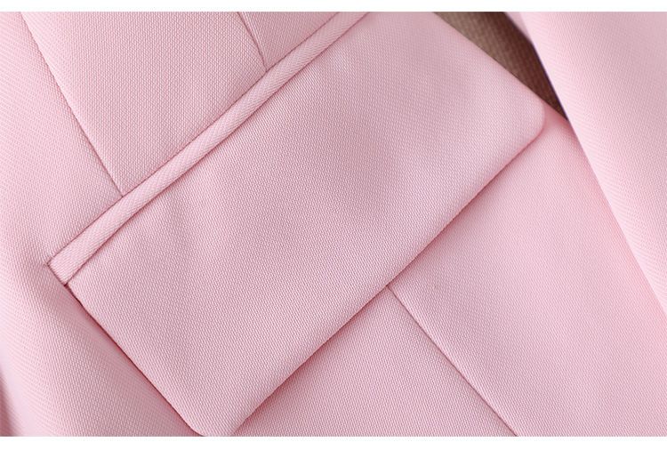 Abito da donna bianco elegante e formale, stile dea, con temperamento raffinato_voghion.com