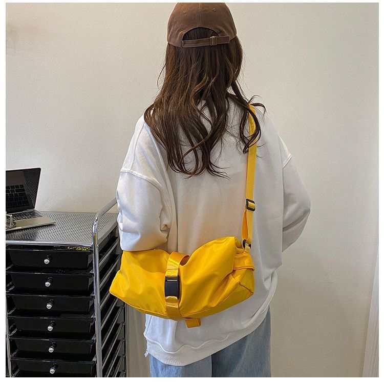 Toast Reisetasche für Männer, wasserdichte Sport- und Fitnesstasche, großes Pendlerkissen aus Nylon in Volltonfarbe, eine Schulter_voghion.com