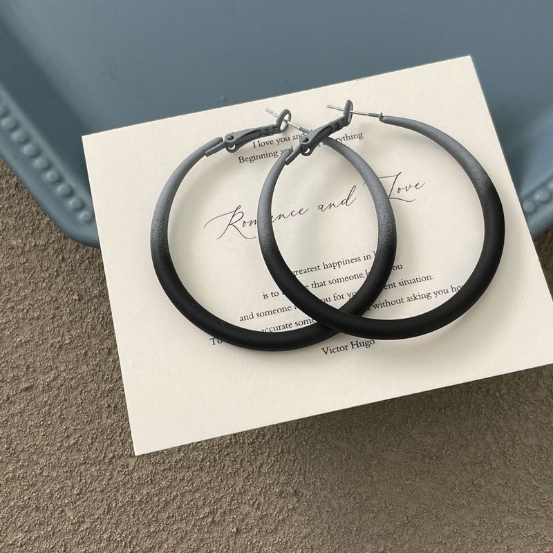 Orecchini a cerchio esagerati e spessi in metallo lucido argento per donna, nuovi orecchini a cerchio con design unico e alla moda._voghion.com