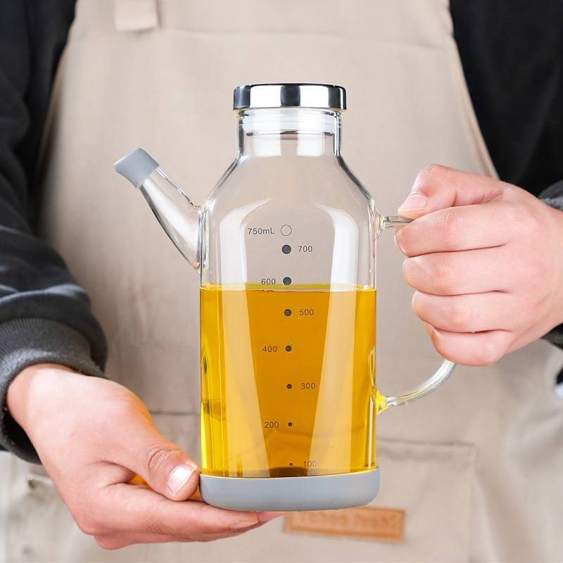 Large Capacity Borosilicate Glass Oil Dispenser - Kitchen Measuring Bottle For Oil & Soy Sauce (750ml Drip-Free Spout Easy-Pour Design BPA-Free)_voghion.com