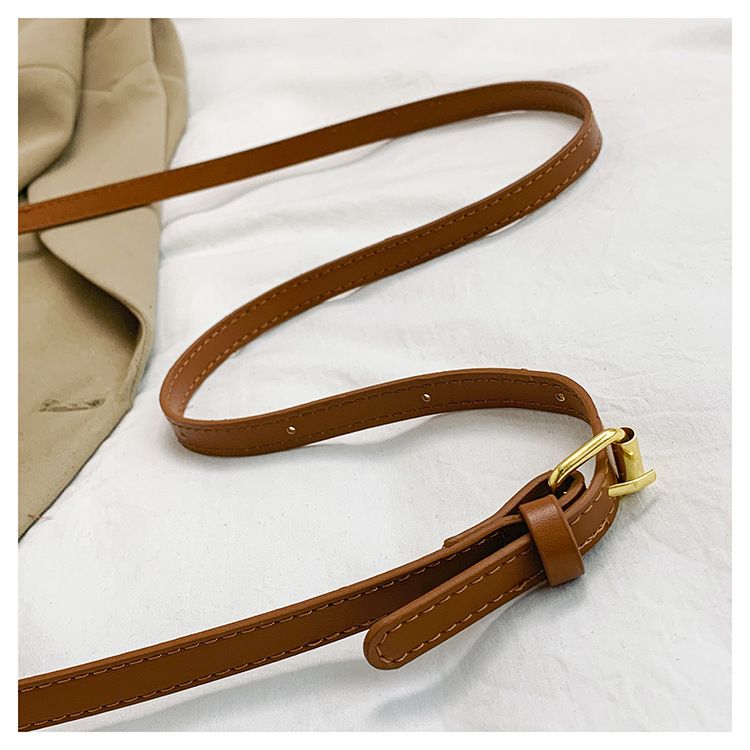 2024 nieuwe tas dames trendy en modieuze draagbare emmertas met klein ontwerp contrasterende kleur splitsen enkele schouder crossbody tas_voghion.com