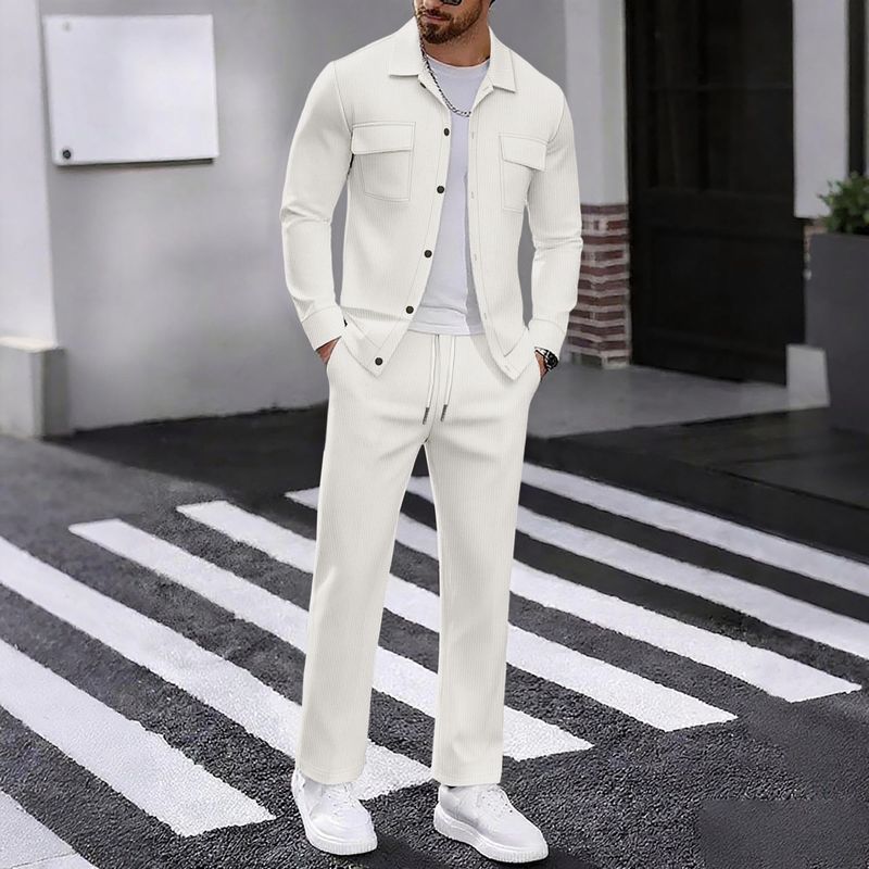 Conjunto de traje informal de pana para hombre: camisa abotonada de color liso con dos bolsillos y pantalón largo a juego._voghion.com