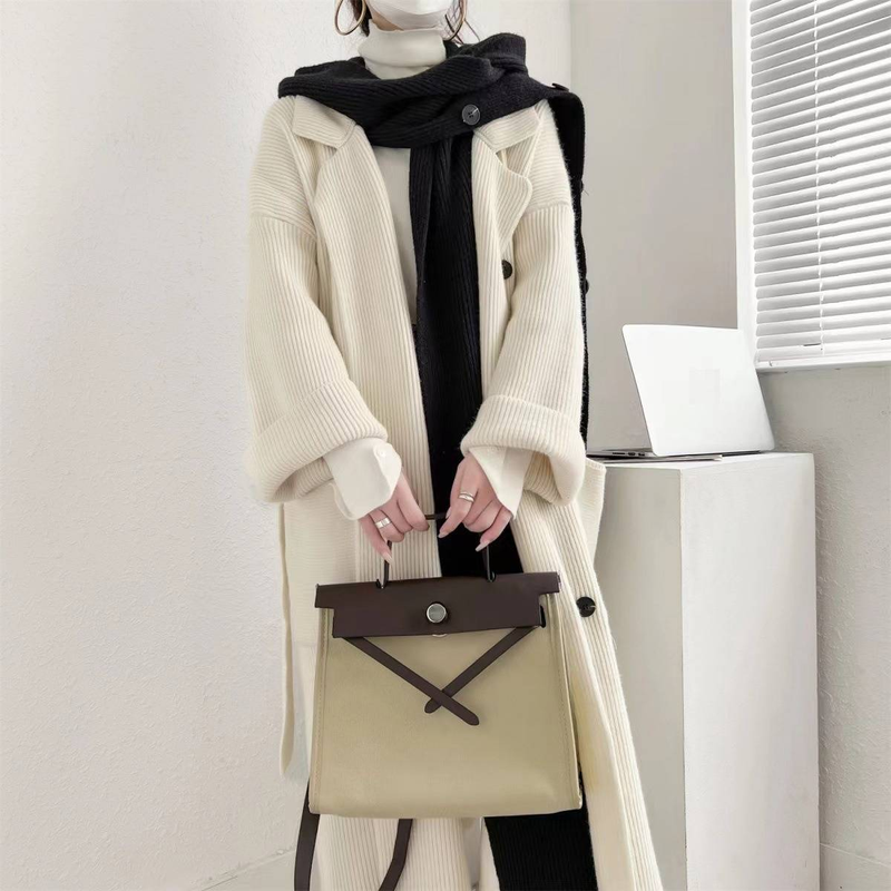 Cardigan lungo con cappuccio oversize da donna - Cappotto spolverino a strati in maglia spessa con dettaglio cintura, comodo capo invernale a strati in beige/grigio/nero_voghion.com