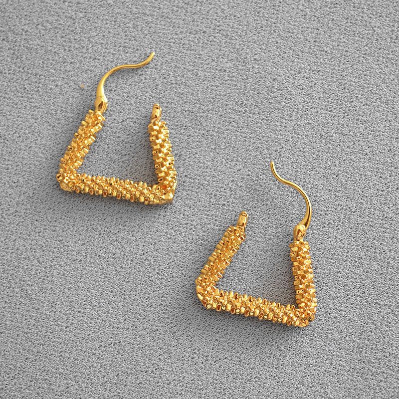 Neujahrs-Ei Sonderangebot Schnäppchen Messing vergoldet Nischendesign Persönlichkeit Ohrringe Mehrere Optionen verfügbar_voghion.com