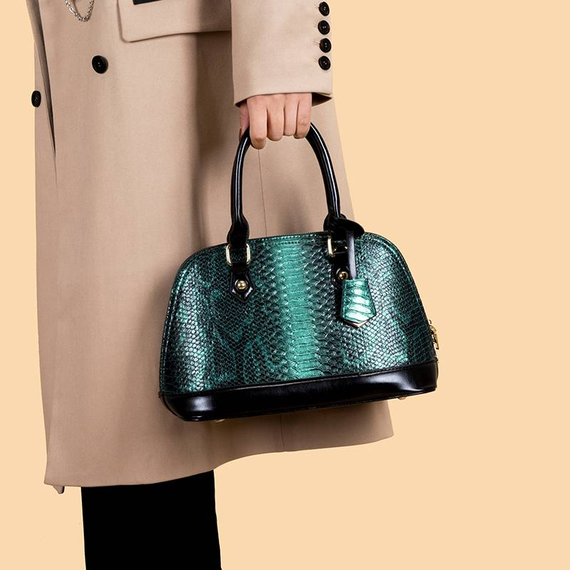 Women's vintage cobra embossed shell handbag, classic large capacity commuter crossbody bag_voghion.com